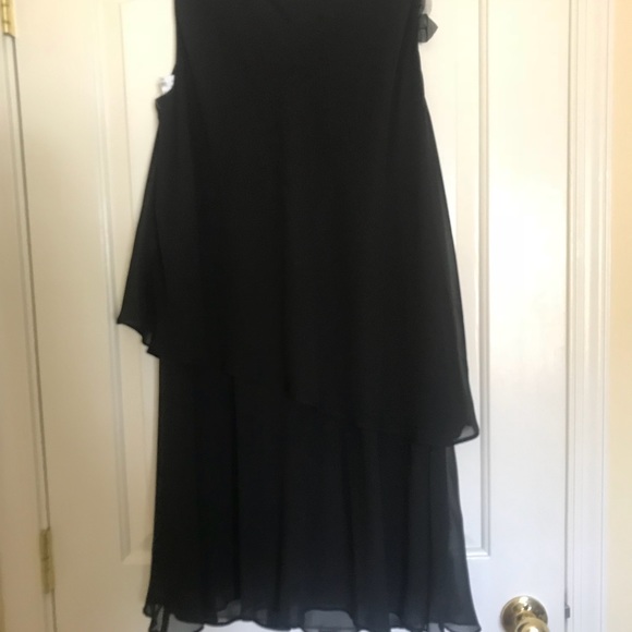 Fun flattering Black Dress👌 - Picture 4 of 4